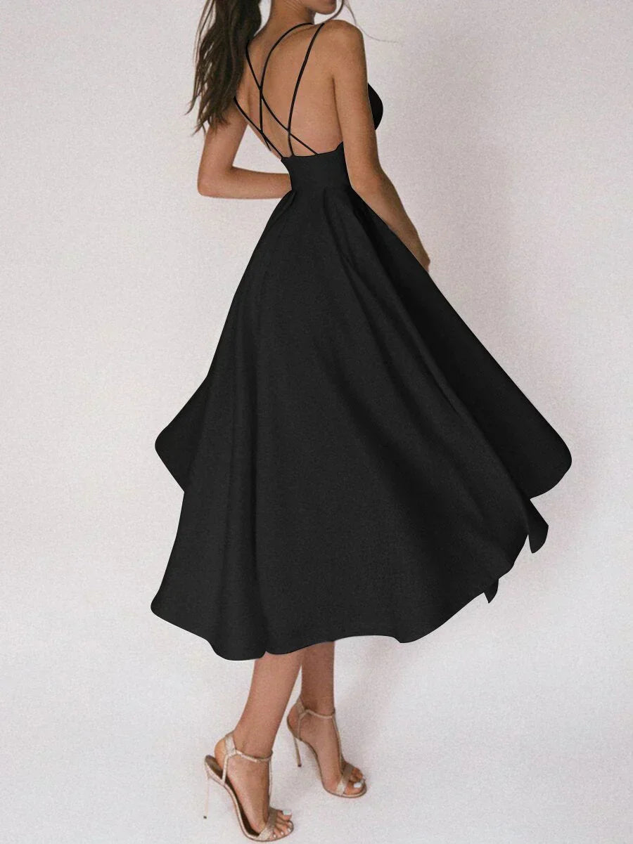 Elara - Tyylikäs Minimalistinen Mekko