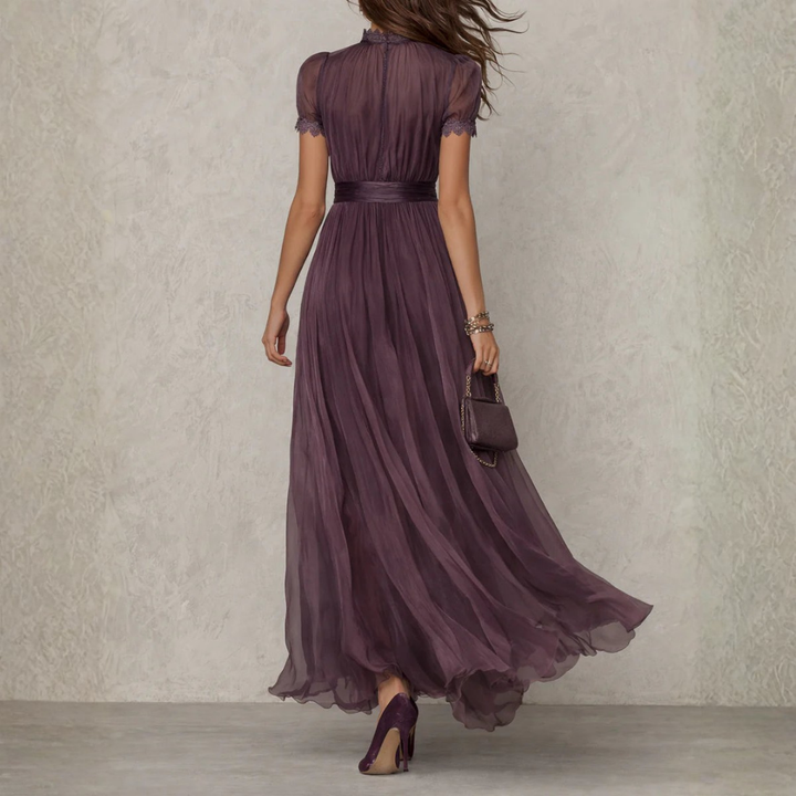 Vivienne | Pitkähihainen pitsireunainen chiffon-maksimekko