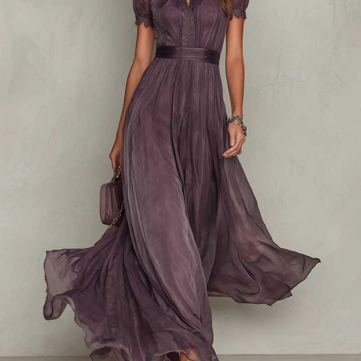 Vivienne | Pitkähihainen pitsireunainen chiffon-maksimekko