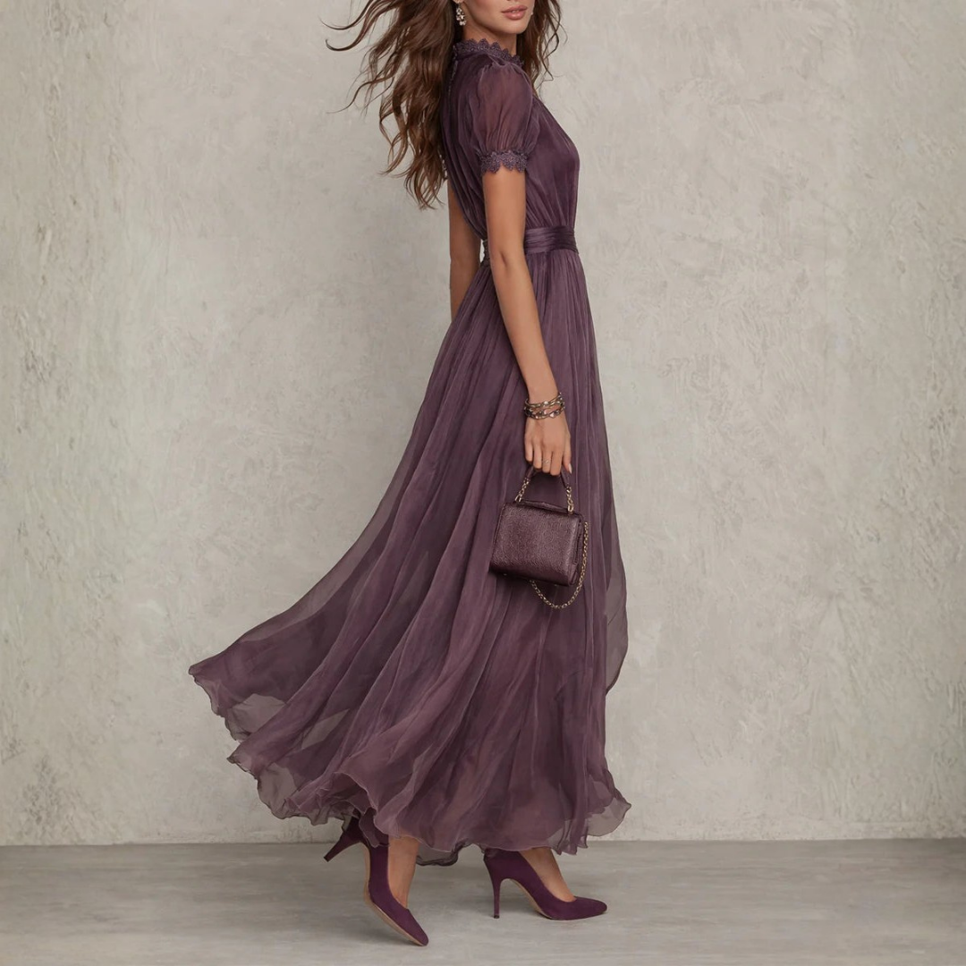 Vivienne | Pitkähihainen pitsireunainen chiffon-maksimekko
