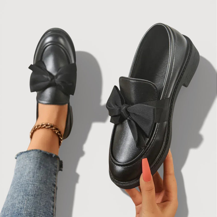 MAERYL – Rusettiyksityiskohtaiset loaferit