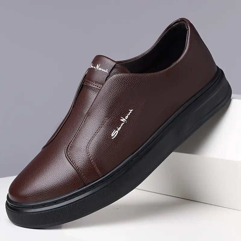 Nahkaiset slip-on kengät