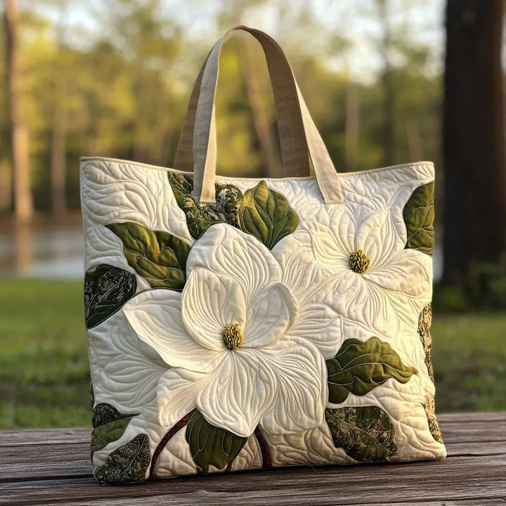 Artisan Quilted Tote Bag - Elegantit Valkoiset Liljat
