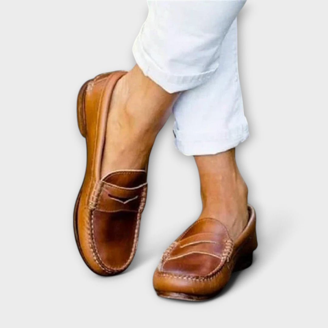 klassiset naisten loaferit