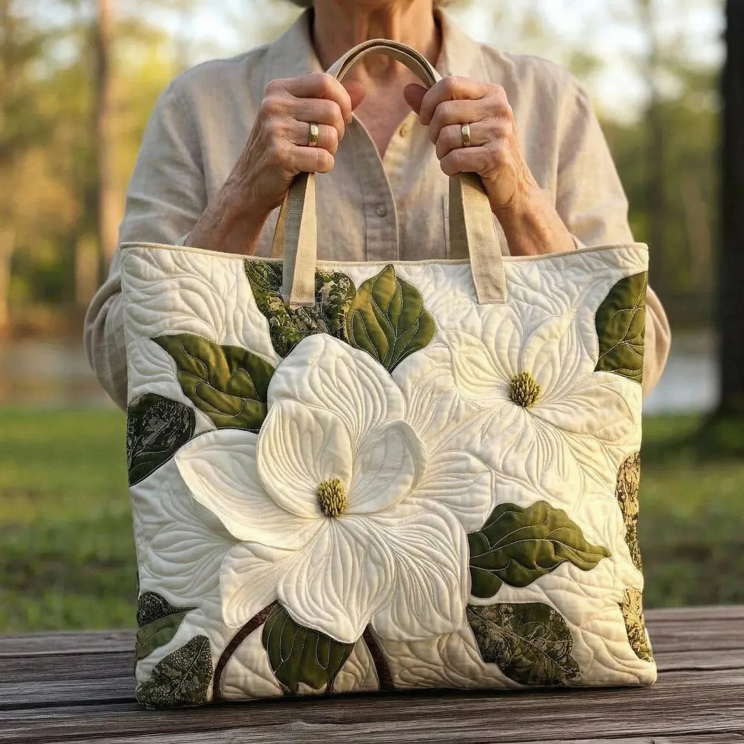 Artisan Quilted Tote Bag - Elegantit Valkoiset Liljat